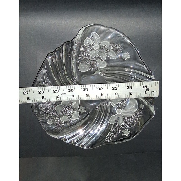 Vintage Mikasa Christmas  Bowl Clear Lead Crystal, Frosted Leaves & Santa - Picture 4 of 8